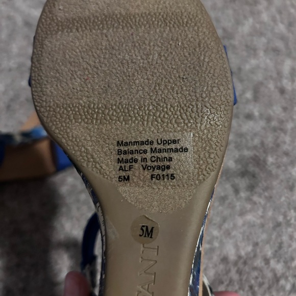 Alfani Blue & White Small Platform Heel Strapy Sandals Women’s Size 5. - Picture 5 of 5